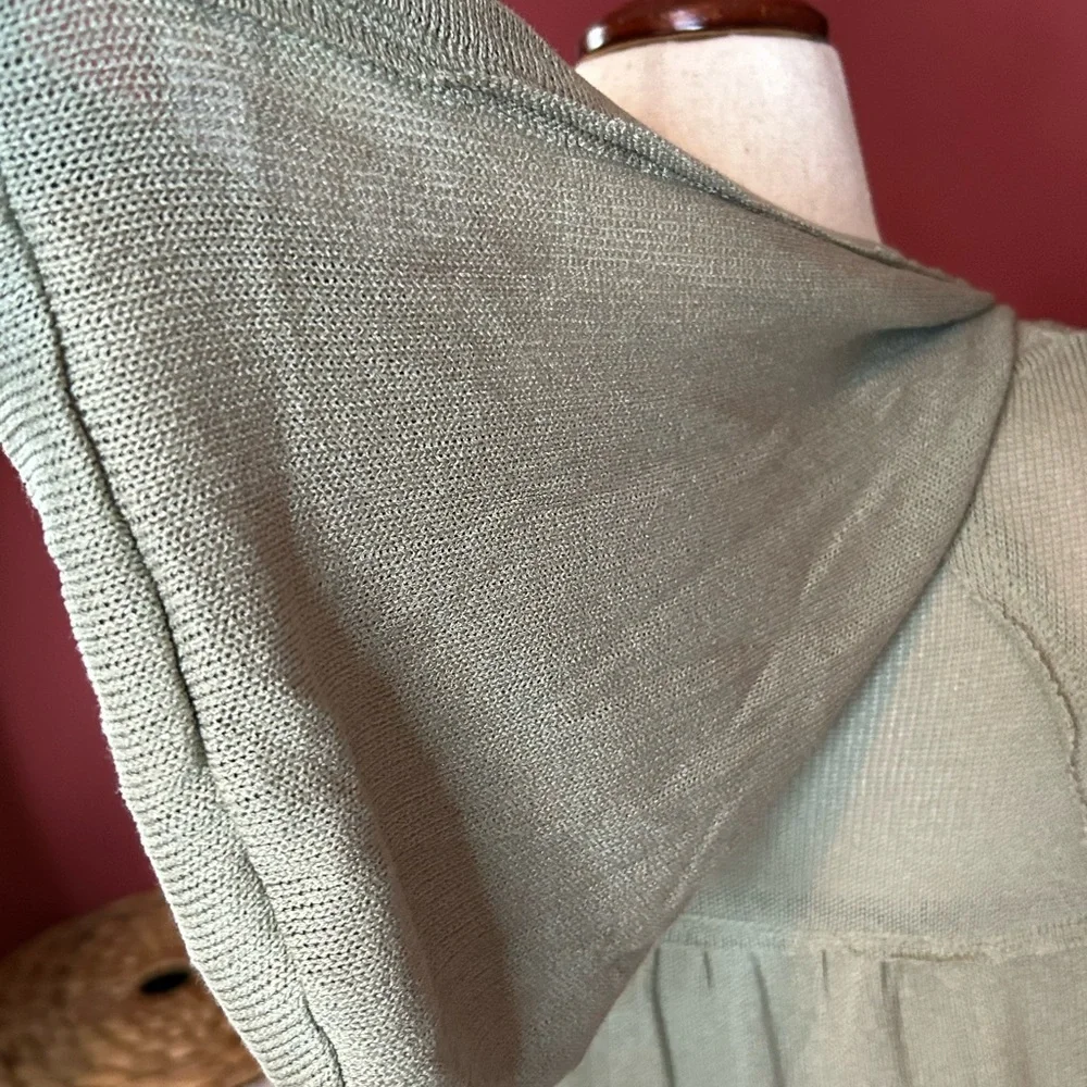 VICI hooded long sleeve sweater